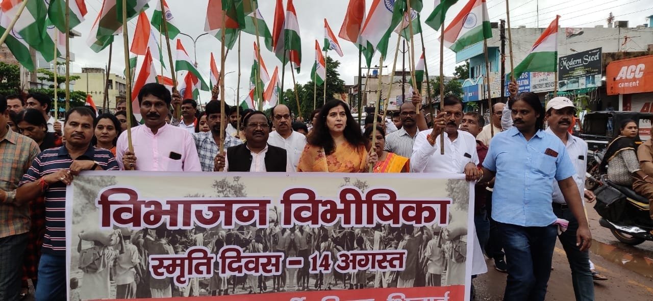 विभाजन के समय 5 लाख लोगों की हुई थी हत्याएं हत्या – डॉ सरोज, विभाजन विभीषिका प्रदर्शनी का लोकार्पण किया राज्यसभा सांसद ने