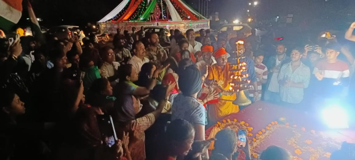 सेवा परमो धर्म संस्था ने आजादी के अमृत महोत्सव के तहत की भारत माता की आरती, 500 मीटर लंबे तिरंगा लिए की पदयात्रा