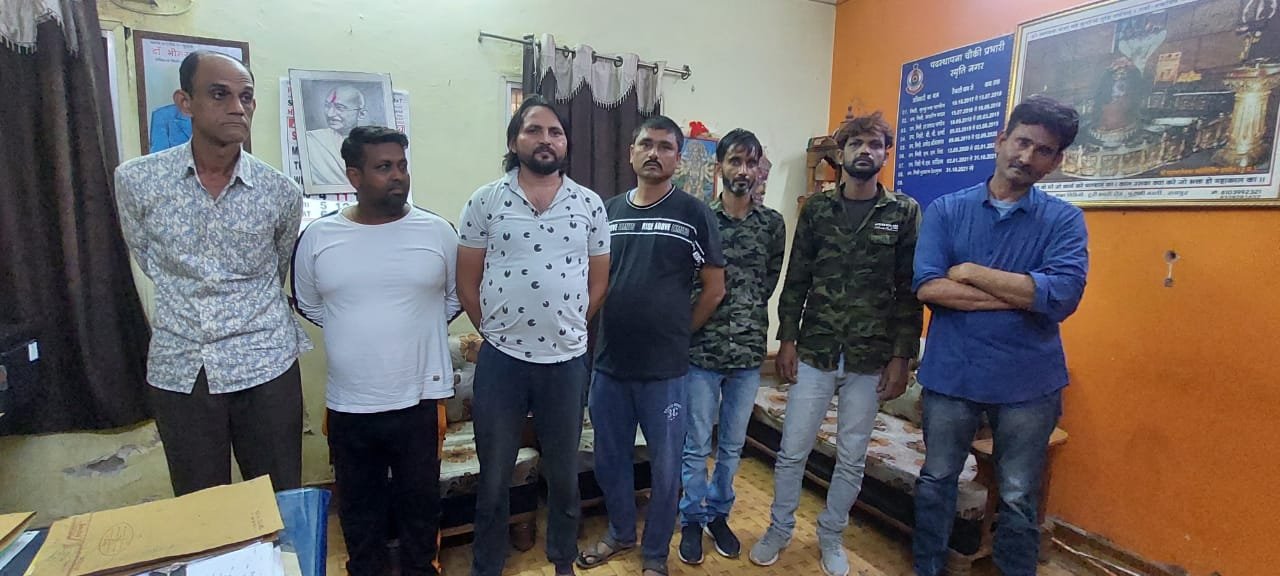 कोहका में जुआ खेलते 7 जुआरियों को धर दबोचा स्मृति नगर पुलिस ने करीब 44 हजार की राशि बरामद