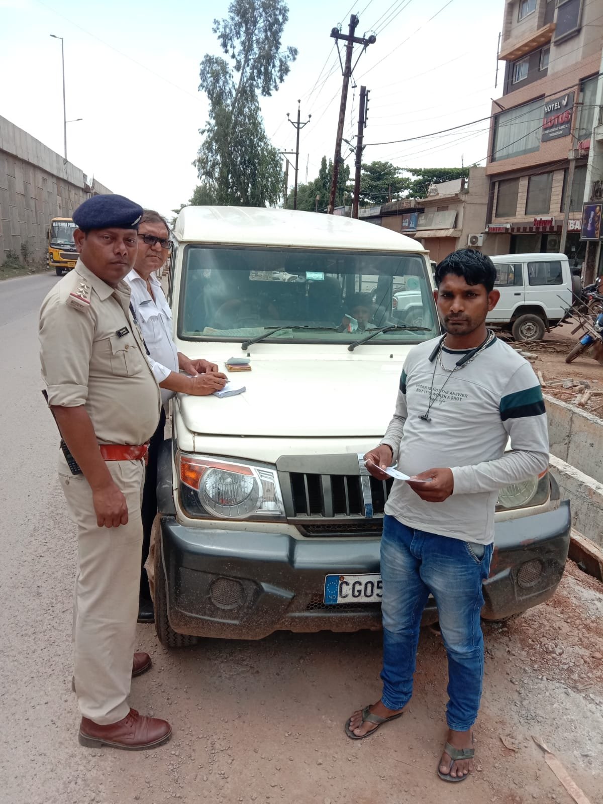 नो पार्किंग जोन में खड़े वाहनों के खिलाफ यातायात पुलिस दुर्ग ने की तीसरे दिन भी कार्यवाही, नो पार्किंग जोन में खड़े वाहनों के खिलाफ यातायात पुलिस दुर्ग ने की तीसरे दिन भी कार्यवाही,