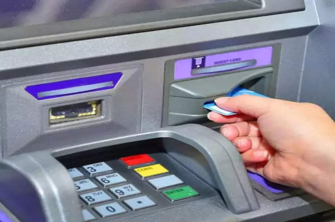 यदि ATM Card से नहीं निकला Cash, लेकिन आपके बैंक खाते से कट गए पैसे, तो जानिए आपको तुरंत क्या करना चाहिए