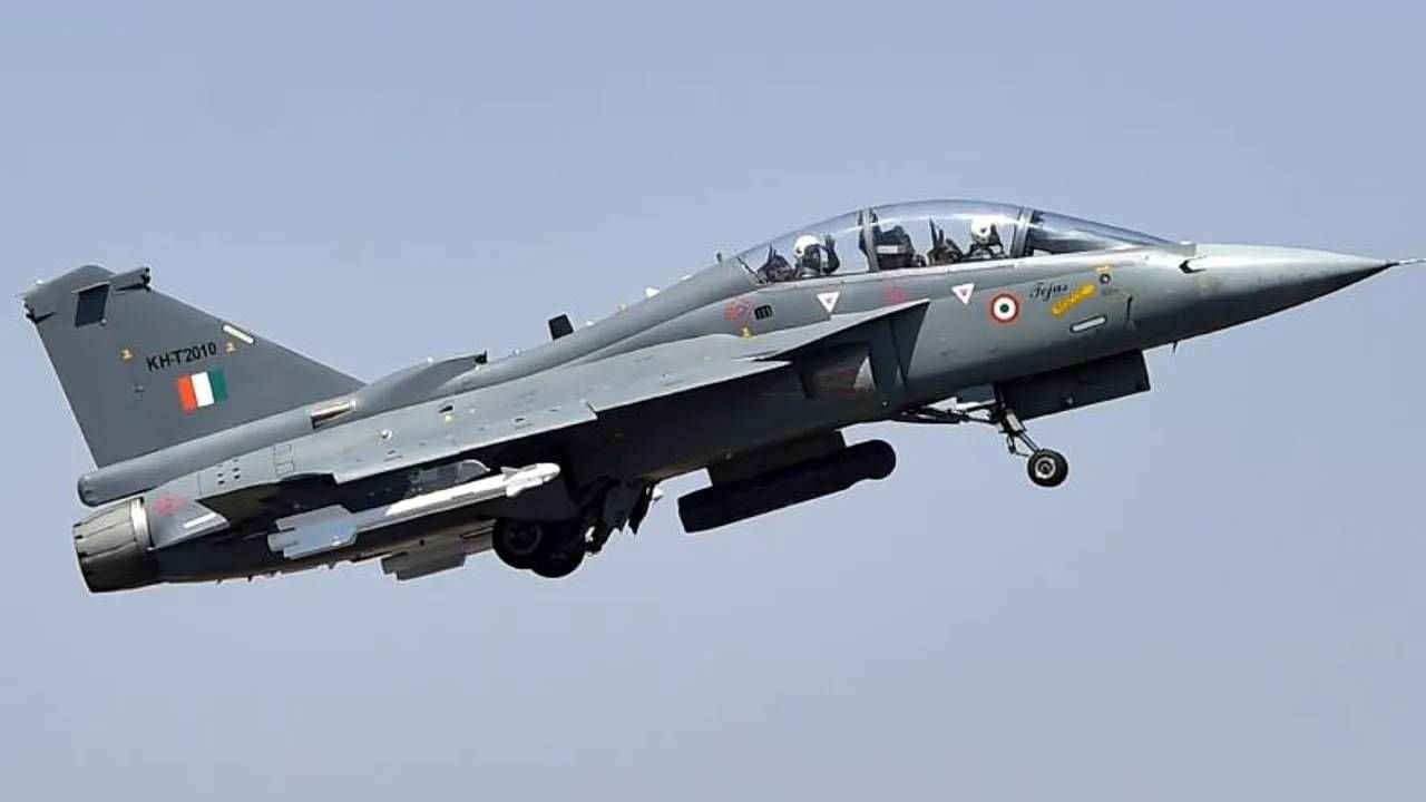 Tejas Fighter Jet : अमेरिका एवं ऑस्ट्रेलिया भी भारतीय तेजस फाइटर का हुआ दिवाना, दोनों देश खरीदने को बेचैन,जानें-क्‍या है इसकी बड़ी खूबियां