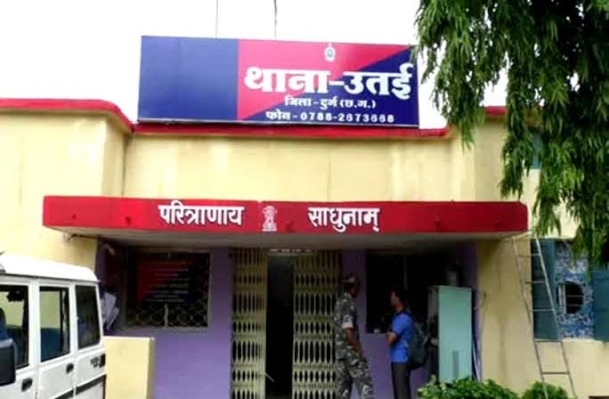 सेल्फी लेने के फेरे में उतई नहर में बहा युवक, कई घंटे की मशक्कत के बाद नहीं मिला एसडीआरएफ को, कल भी किया जाएगा खोजने का प्रयास