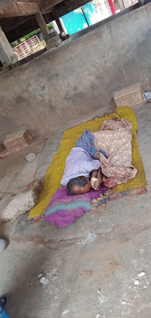 नशे में धुत भाई ने बड़ी बेरहमी से भाई के सिर पर पत्थर पटक कर की हत्या, चद्दर ओढ़ाकर घटना को छिपाने का किया आरोपी ने प्रयास, छावनी पुलिस ने लिया हिरासत में नशे में धुत भाई ने बड़ी बेरहमी से भाई के सिर पर पत्थर पटक कर की हत्या, चद्दर ओढ़ाकर घटना को छिपाने का किया आरोपी ने प्रयास, छावनी पुलिस ने लिया हिरासत में