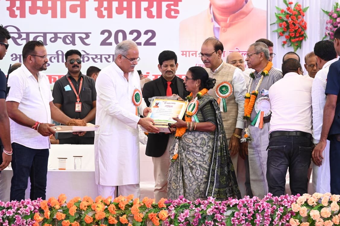 देश में गांधी एवं नेहरू को बदनाम करने की हो रही है कोशिश, इतिहास को तोड़ मरोड़ कर किया जा रहा है पेश, युवा पीढ़ी व्हाट्सएप यूनिवर्सिटी से दूर रहकर किताबों को पढ़ें- मुख्यमंत्री