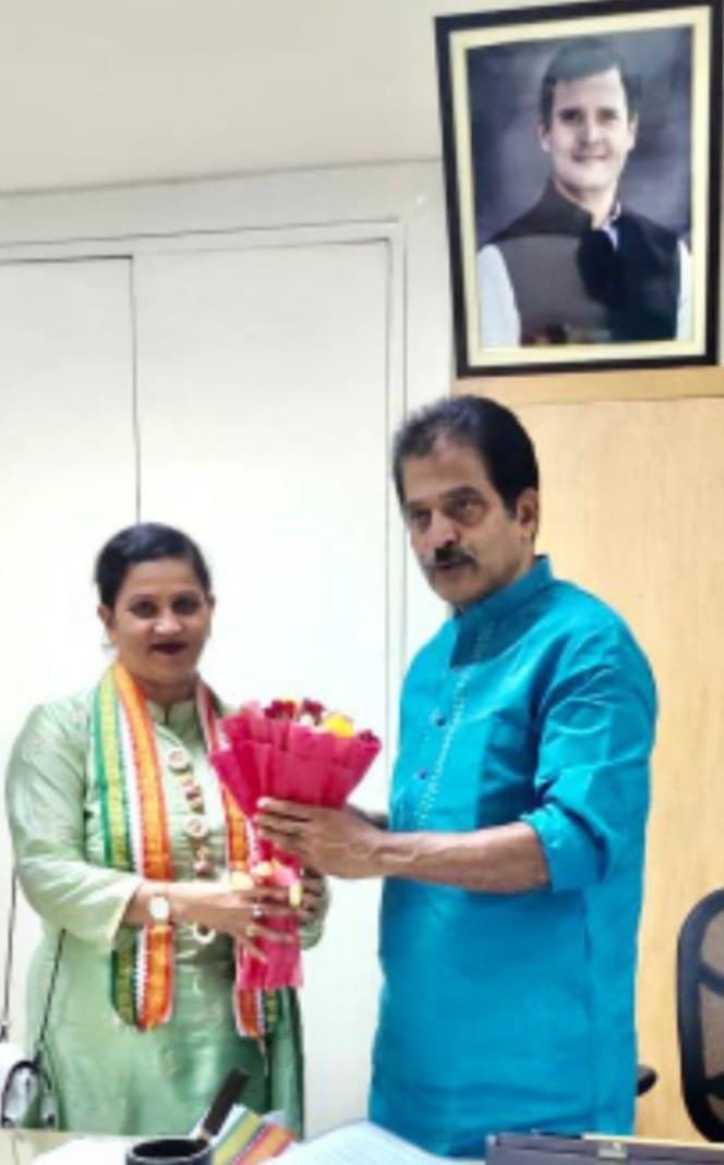 भूपेश सरकार गोबर-गोमूत्र से बना रही है अमृत-रत्नावली, कांग्रेस मुख्यालय में वेणुगोपाल को दी जानकारी