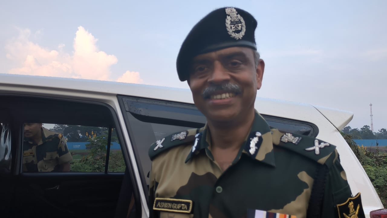 विकास होगा सुविधा पहुंचेगी तब नक्सली सोच स्वयं ही पराजित होगी- एडीजी बीएसएफ विकास होगा सुविधा पहुंचेगी तब नक्सली सोच स्वयं ही पराजित होगी- एडीजी बीएसएफ