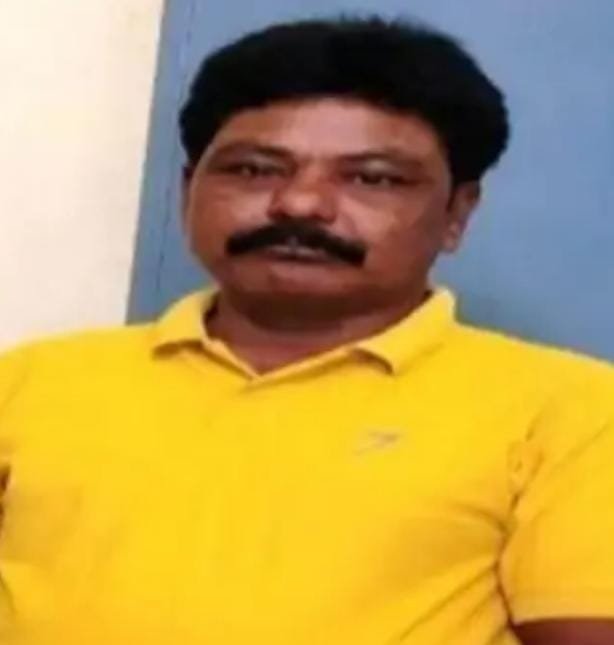 जिला शिक्षा अधिकारी कार्यालय का बाबू 15 हजार रिश्वत लेते गिरफ्तार जिला शिक्षा अधिकारी कार्यालय का बाबू 15 हजार रिश्वत लेते गिरफ्तार