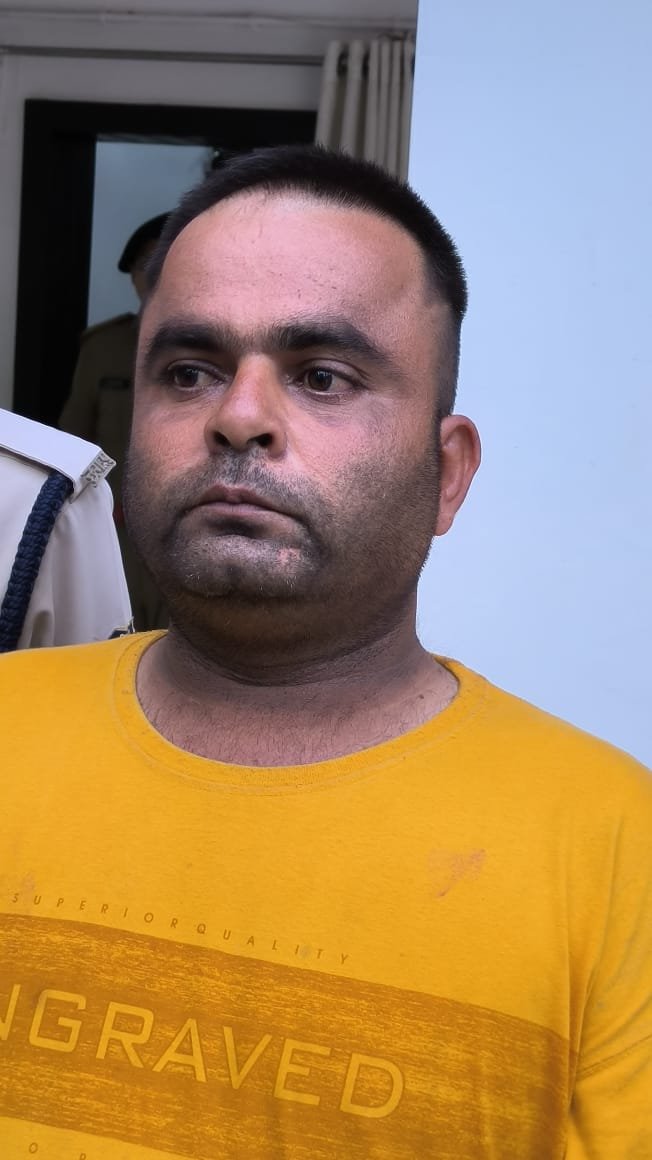 भिलाई 3 में लूट की घटना को अंजाम देने वाले आरोपी को कल्याण महाराष्ट्र से किया गया गिरफ्तार, लूट की रकम एक लाख 44 हजार बरामद भिलाई 3 में लूट की घटना को अंजाम देने वाले आरोपी को कल्याण महाराष्ट्र से किया गया गिरफ्तार, लूट की रकम एक लाख 44 हजार बरामद