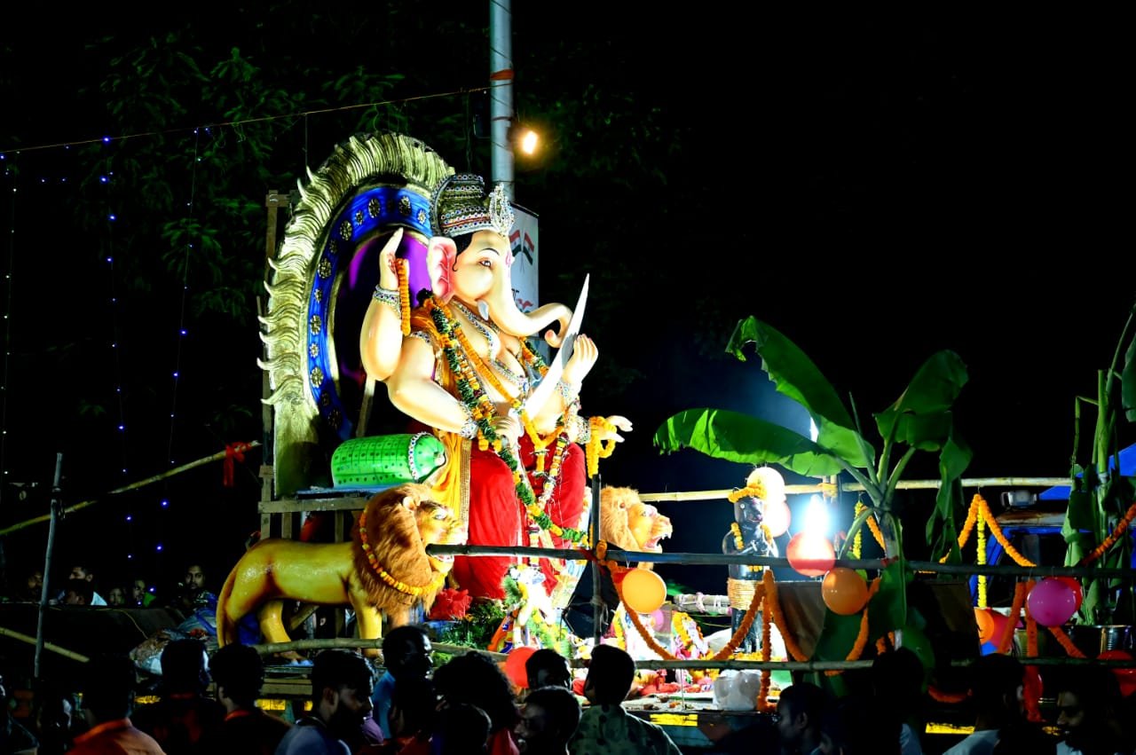 भिलाई में बही आस्था की गंगा, गणेश विसर्जन महोत्सव में देर रात तक झूमे श्रृद्धालु, 52 समितियां हुई पुरस्कृत, महाराष्ट्र सांस्कृतिक मंडल हुडको को बना विजेता, आस्था रक्त सांस्कृतिक मंच का आयोजन भिलाई में बही आस्था की गंगा, गणेश विसर्जन महोत्सव में देर रात तक झूमे श्रृद्धालु, 52 समितियां हुई पुरस्कृत, महाराष्ट्र सांस्कृतिक मंडल हुडको को बना विजेता, आस्था रक्त सांस्कृतिक मंच का आयोजन