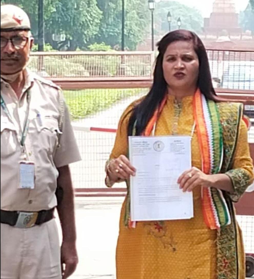 नक्सली क्षेत्रों के लिए विशेष पैकेज की मांग, राष्ट्रपति को रत्नावली ने सौंपा ज्ञापन नक्सली क्षेत्रों के लिए विशेष पैकेज की मांग, राष्ट्रपति को रत्नावली ने सौंपा ज्ञापन