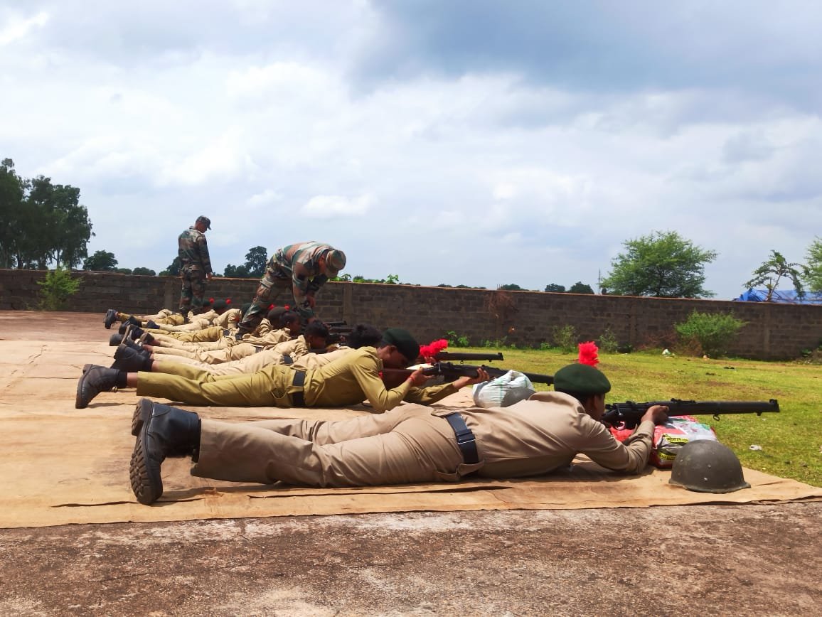 लखोली रायपुर में आयोजित आठ दिवसीय एनसीसी कैंप में 568 कैडेट्स को मैप रीडिंग, कंपास रीडिंग एवं हथियार चलाने का दिया गया प्रशिक्षण लखोली रायपुर में आयोजित आठ दिवसीय एनसीसी कैंप में 568 कैडेट्स को मैप रीडिंग, कंपास रीडिंग एवं हथियार चलाने का दिया गया प्रशिक्षण