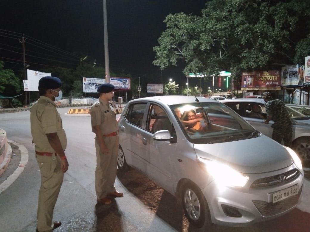यातायात व्यवस्था दुरुस्त करने दुर्ग एसपी की पहल को सराहा आम जनों ने, जेल तिराहा पर 500 से अधिक लोगों को यातायात नियम अनुपालन की दी समझाइश, 20 हाई स्पीड बाइक पर हुई कार्रवाई
