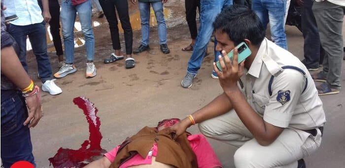 सेंट्रल एवेन्यू रोड पर सामने चल रही कार को बाइक सवार बीएसपी कर्मी ने मारी ठोकर, इलाज के दौरान अस्पताल में मौत, सेंट्रल एवेन्यू रोड पर सामने चल रही कार को बाइक सवार बीएसपी कर्मी ने मारी ठोकर, इलाज के दौरान अस्पताल में मौत,