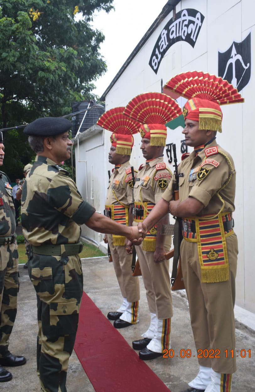 देशद्रोहियों को कुचलने में  सीमा सुरक्षा बल सक्षम – एडीजी गुप्ता, सामरिक मुख्यालय मुल्ला कैंप 81 वीं वाहिनी बीएसएफ भानूप्रतापपुर का किया दौरा