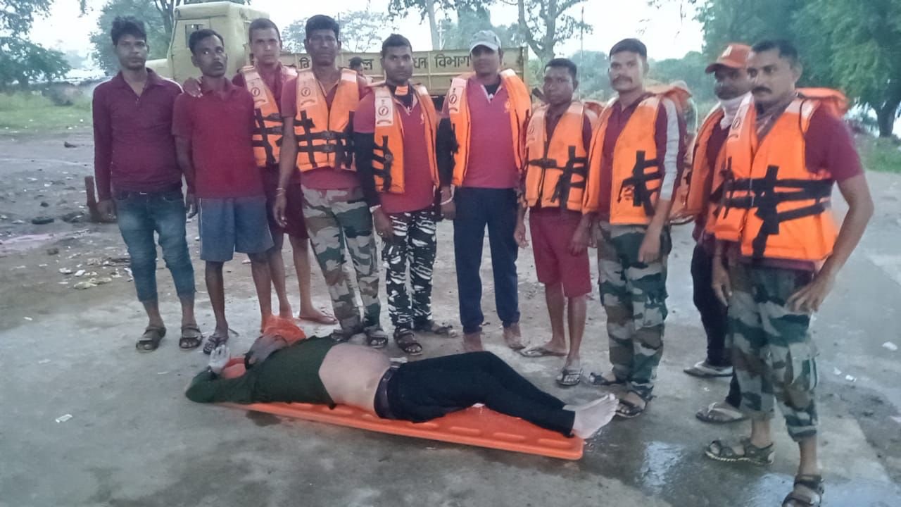शिवनाथ नदी में कूदे बैंक मैनेजर का 30 घंटे बाद मिला शव, घटना से 500 मीटर दूर महमरा एनीकट की दीवार के पास से बाहर निकाला एसडीआरएफ ने, सगाई टूटने से था डिप्रेशन में