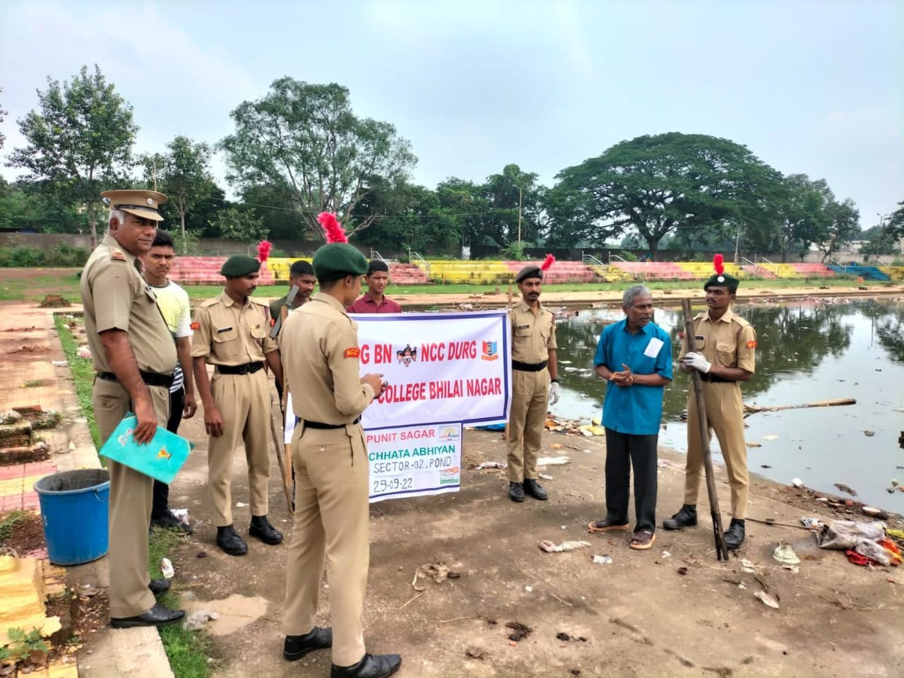 पुनीत सागर स्वच्छता अभियान के लिए एनसीसी कैडेटों ने चलाया जागरूकता अभियान, जल स्रोतों को स्वच्छ रखने मंदिर और मार्केट स्थलों पर जाकर आम जनों को दी समझाएं