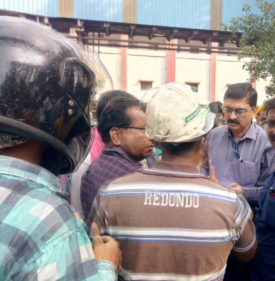 सीआईएसएफ जवान ने जांच के नाम पर संयंत्र कर्मी को लाठी से पीटा, बीएमएस पदाधिकारियों ने दोषी जवान को निलंबित करने रखी बीआरएम जीएम के समक्ष मांग