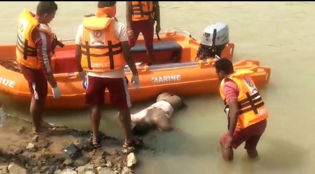 शिवनाथ नदी में डूबे युवक के शव को एसडीआरएफ दुर्ग टीम ने निकाला आज, घटनास्थल से 6 किलोमीटर दूर मिला