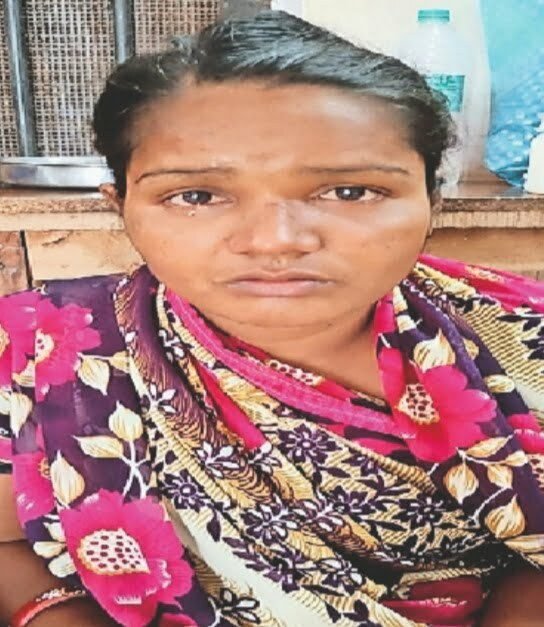 पत्नी के काले रंग का देता था ताना, परेशान पत्नी ने टंगिया मार कर दी हत्या