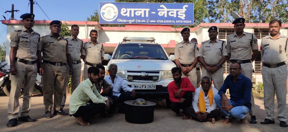 कछुए की तस्करी करने वाले 6 आरोपी गिरफ्तार, चार नागपुर महाराष्ट्र , दो भिलाई के नेवई पुलिस ने किया एक कछुआ जप्त