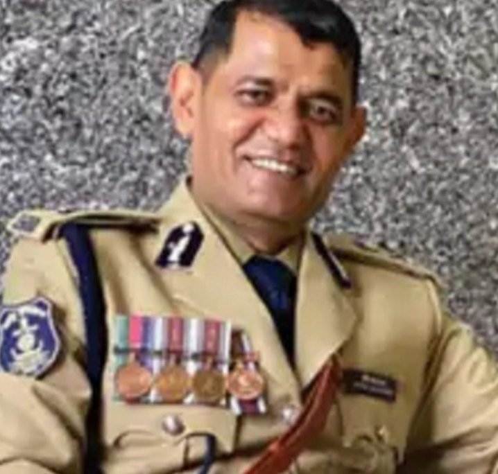 अब सड़क पर बर्थ डे मनाया तो जाना होगा “जेल”, सोशल मीडिया पर हथियार लहरा केक काटने वालों पर होगी कार्रवाई