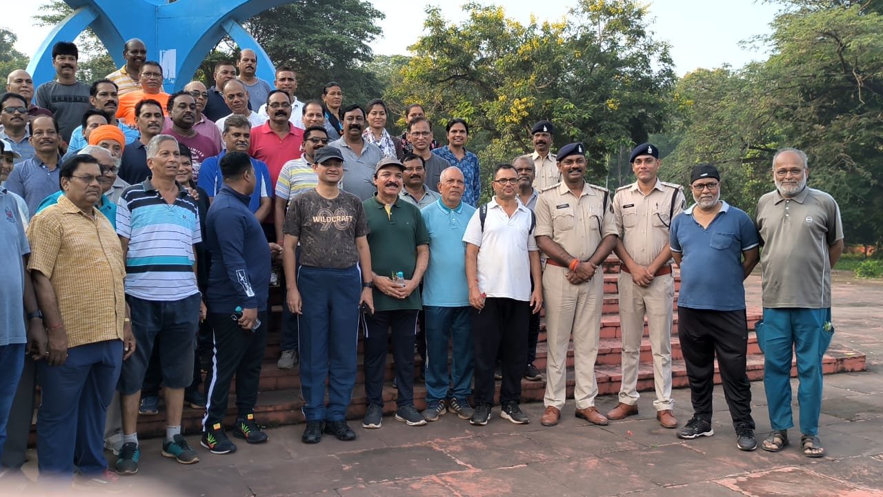भिलाई शहर को नशा मुक्त एवं अपराध मुक्त बनाने करे सहयोग डॉक्टर पल्लव, अंतरराष्ट्रीय वृद्धजन दिवस पर सुबह- सुबह पुलिस अधीक्षक पहुंचे वृद्धजनों के मध्य भिलाई शहर को नशा मुक्त एवं अपराध मुक्त बनाने करे सहयोग डॉक्टर पल्लव, अंतरराष्ट्रीय वृद्धजन दिवस पर सुबह- सुबह पुलिस अधीक्षक पहुंचे वृद्धजनों के मध्य