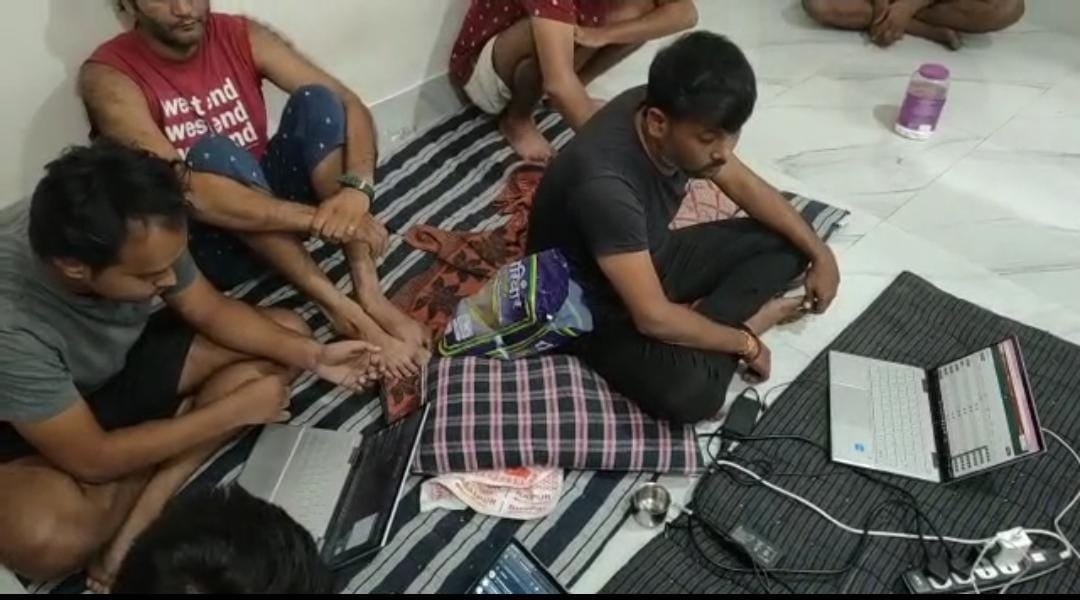 भारत-साउथ अफ्रीका के मैच में हर गेंद पर लाखों का दांव लगवा रहे 9 गिरफ्तार, देखें विडियो….