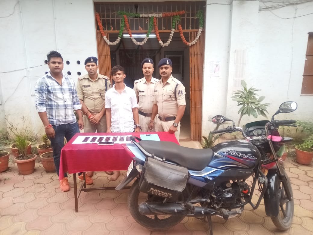 प्रतिबंधित नशीली दवाओं के साथ युवक पकड़ाया, बाइक नगदी समेत गिरफ्तार