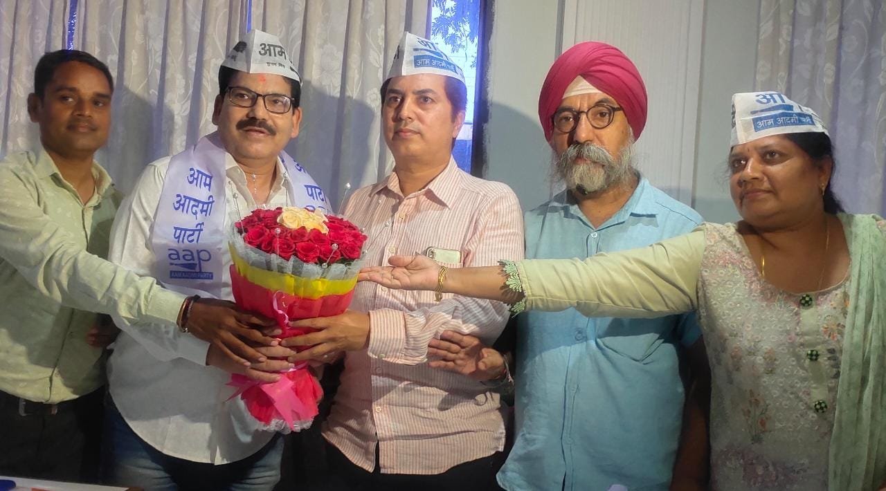 आगाज संस्था के अध्यक्ष राजेश तिवारी ने समर्थकों सहित थामा आम आदमी पार्टी का दामन आगाज संस्था के अध्यक्ष राजेश तिवारी ने समर्थकों सहित थामा आम आदमी पार्टी का दामन