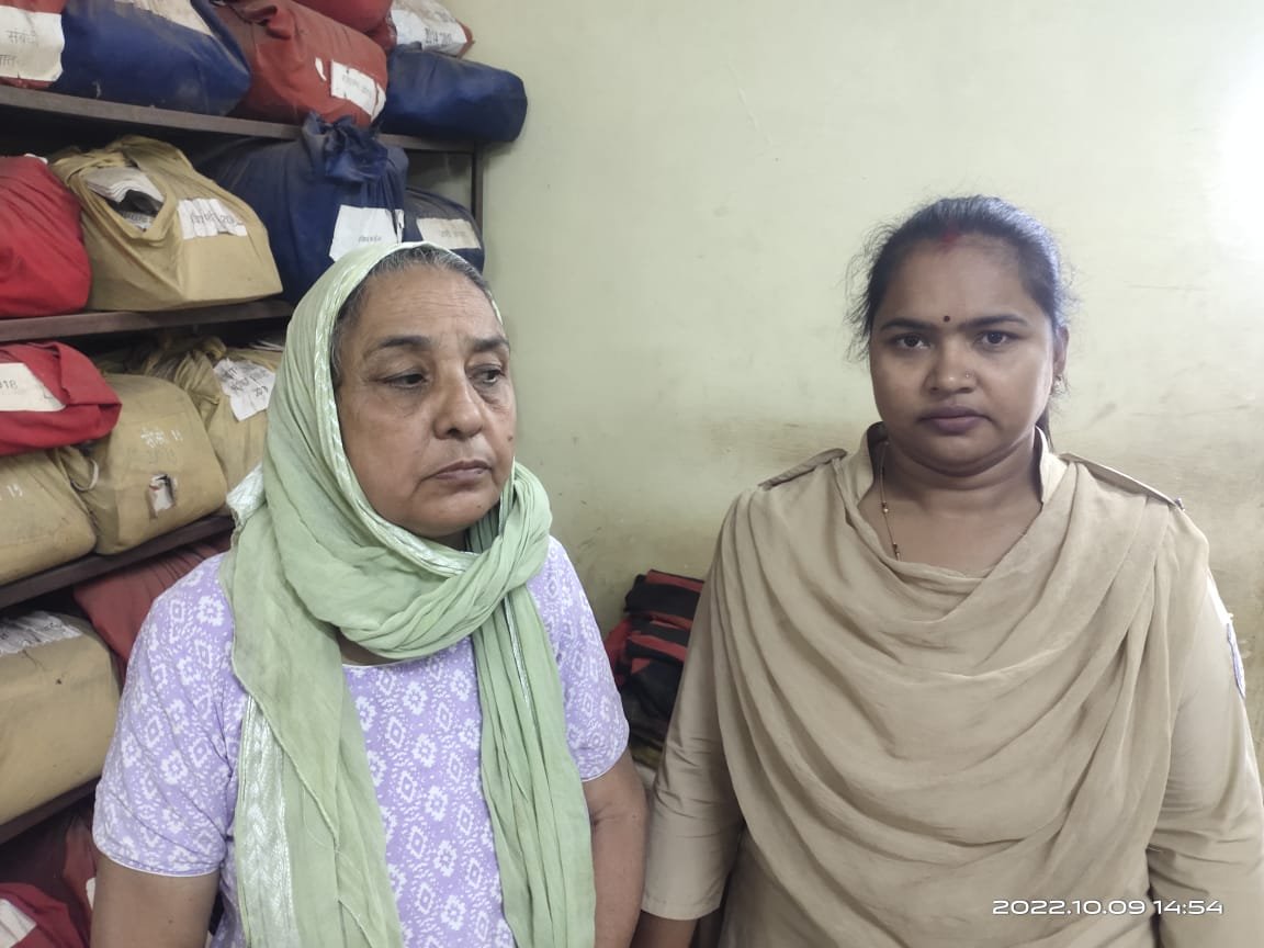 घर की देखरेख करने पड़ोसन को दी थी चाबी, 4 लाख के जेवर पर किया हाथ साफ, चंद घंटों में ही स्मृति नगर पुलिस ने बुजुर्ग महिला चोर को किया गिरफ्तार