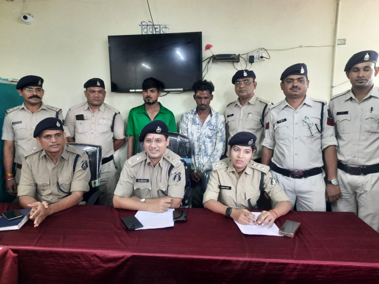 आधा दर्जन लूट की घटनाओं के शातिर लुटेरे धरे गए, एक दर्जन मोबाइल, एक टैब जप्त, आरोपियों द्वारा ट्रेन में घटित चोरी की वारदात इंस्टाग्राम में हो चुकी है वायरल