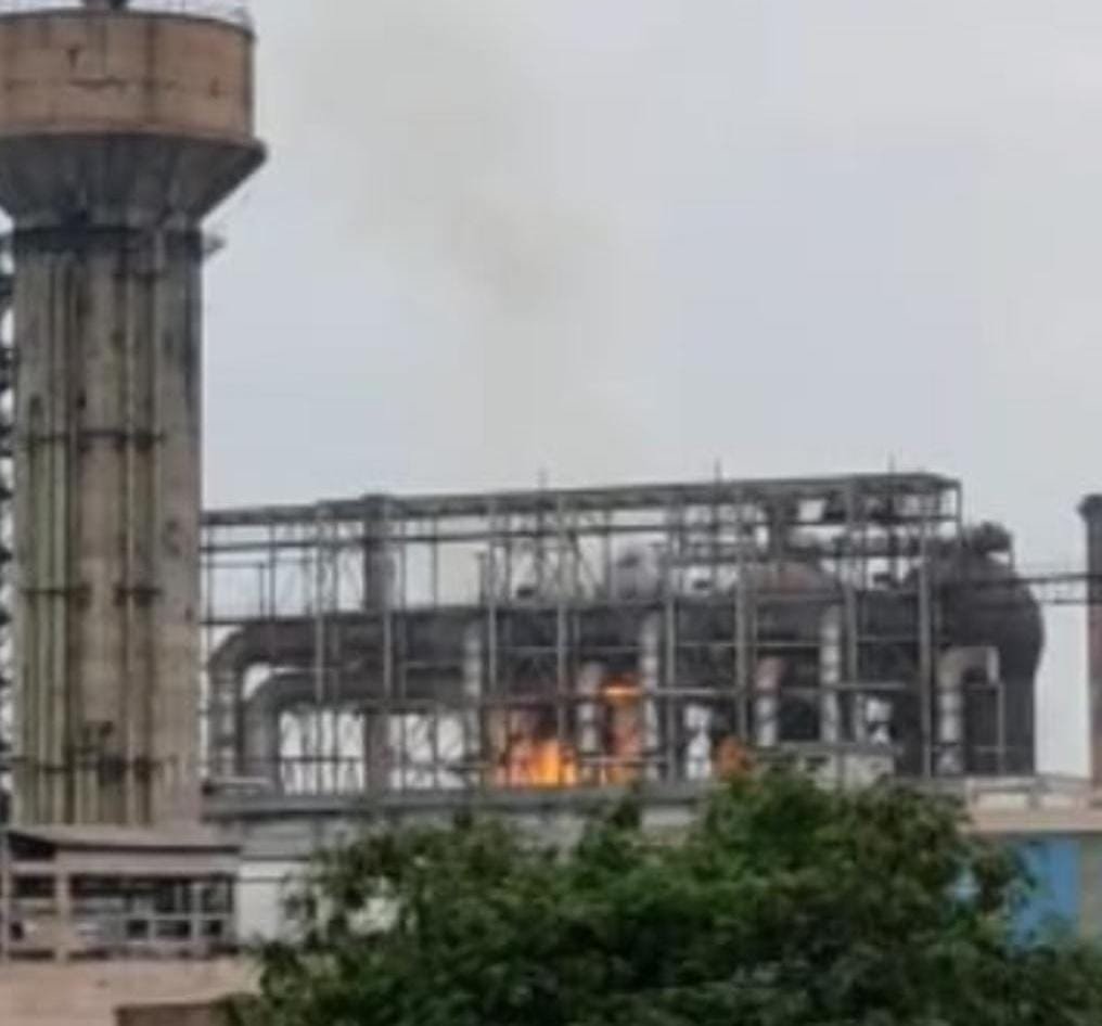 बीएसपी में लगी भीषण आग, दमकल टीम सहित बुझाने में जुटी, उत्पादन चालू रखने का प्रयास जारी प्रबंधन बीएसपी में लगी भीषण आग, दमकल टीम सहित बुझाने में जुटी, उत्पादन चालू रखने का प्रयास जारी प्रबंधन