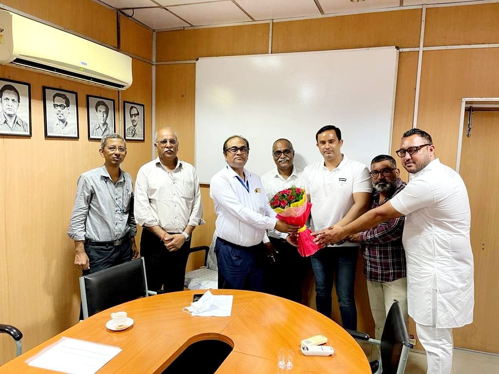 भिलाई ट्रक ट्रेलर एसोसिएशन ने भारी वाहनों के लिए पार्किंग प्रकाश व्यवस्था एवं जर्जर सड़कों का संधारण करने बीएसपी प्रबंधन के समक्ष रखी मांग