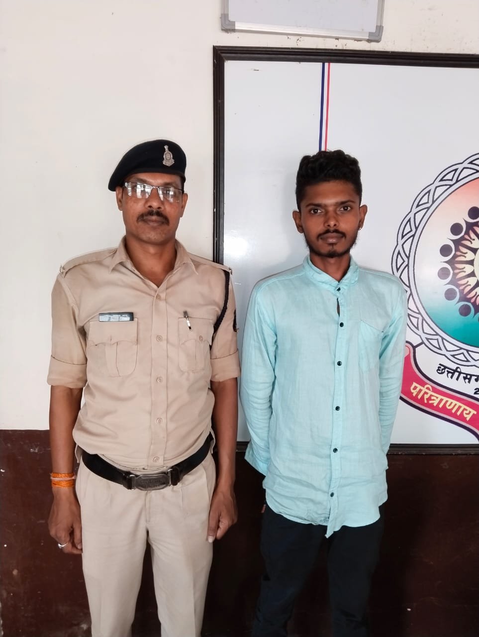 नंदिनी अहिवारा के गांव में रहकर 5 साल से कर रहा था सोशल मीडिया पर अश्लील पोस्ट, दुर्ग पुलिस ने धर दबोचा नंदिनी अहिवारा के गांव में रहकर 5 साल से कर रहा था सोशल मीडिया पर अश्लील पोस्ट, दुर्ग पुलिस ने धर दबोचा