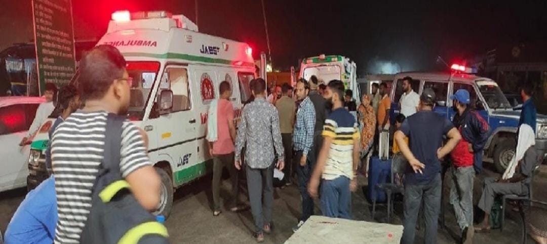 बडी़ खबर – दुर्ग आ रही तेज रफ्तार यात्री बस खड़ी ट्रक से टकराई, 22 घायल, 4 गंभीर