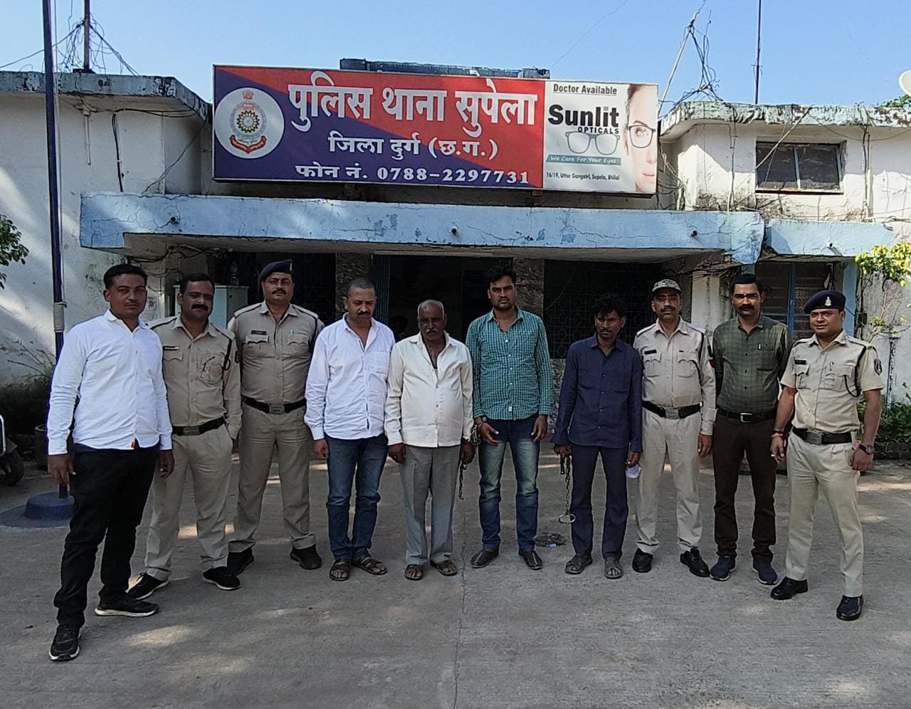 व्यवसायिक मित्र की तरक्की से परेशान रियल स्टेट कारोबारी ने हत्या के लिए तांत्रिक को दी सुपारी, तांत्रिक ने उलट पीड़ित से मांगे 11 लाख, सूझबूझ से सुपेला पुलिस ने चारों षड्यंत्रकारियो को किया गिरफ्तार व्यवसायिक मित्र की तरक्की से परेशान रियल स्टेट कारोबारी ने हत्या के लिए तांत्रिक को दी सुपारी, तांत्रिक ने उलट पीड़ित से मांगे 11 लाख, सूझबूझ से सुपेला पुलिस ने चारों षड्यंत्रकारियो को किया गिरफ्तार