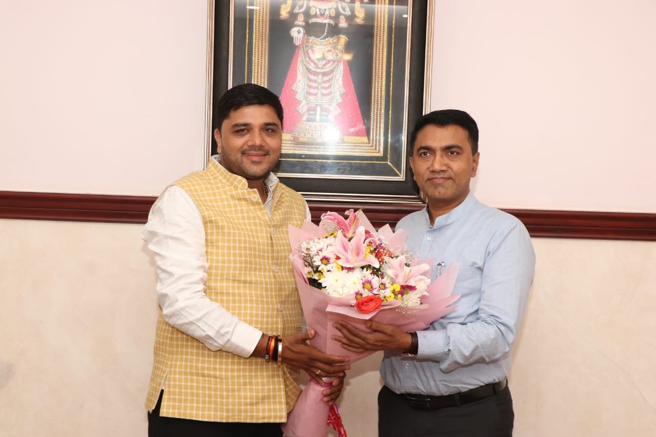 भिलाई कैन डू पर्वत फाउंडेशन के चेयरमैन अतुल पर्वत ने गोवा में  मुख्यमंत्री से की मुलाकात, दीपोत्सव की दी शुभकामनाएं
