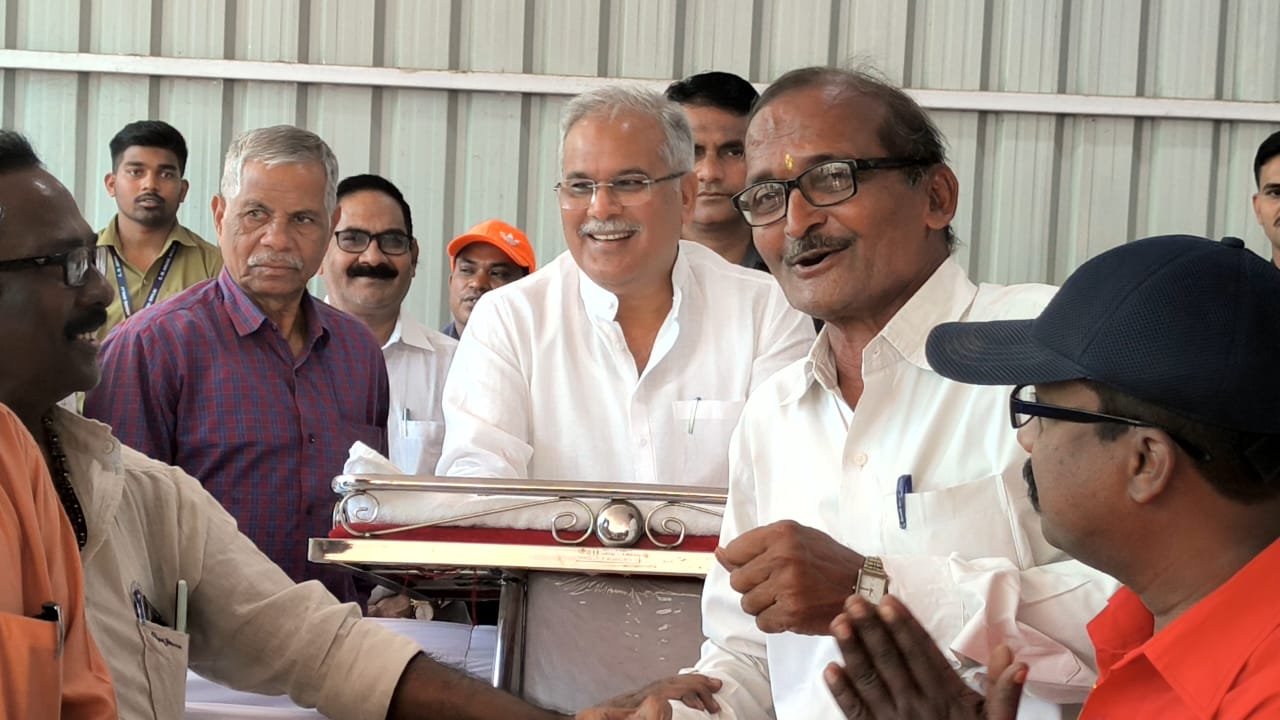 प्रदेश सरकार की 3 योजना से किसान मजदूर गोधन पलकों के खाते में पहुंचे सीधे दो हजार करोड़, रोशन हुआ दीपावली का बाजार – भूपेश