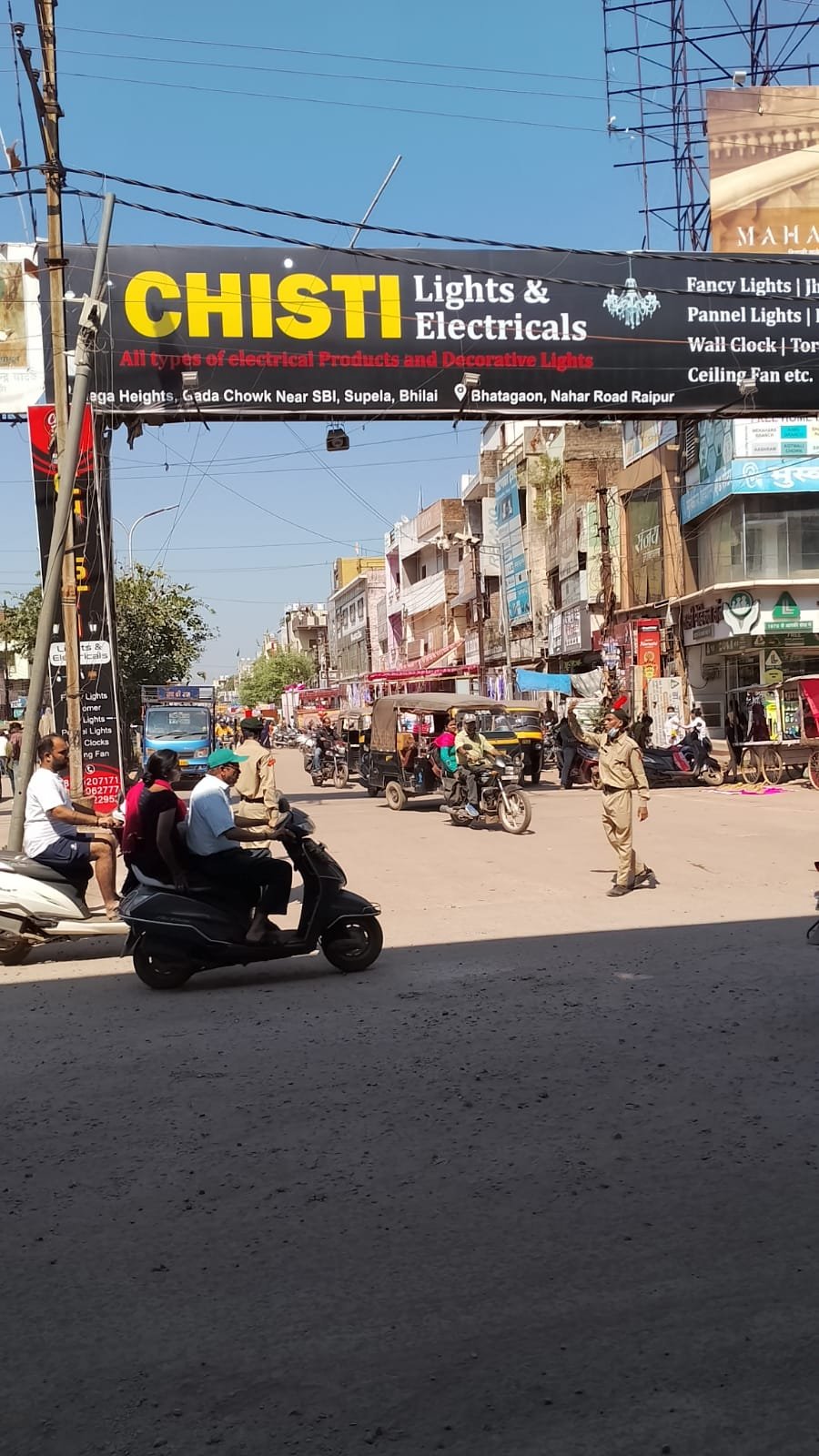 यातायात पुलिस दुर्ग के साथ एन.सी.सी. एवं एन.एस.एस. के कैडेट्स मिलकर नियंत्रित कर रहे यातायात व्यवस्था यातायात पुलिस दुर्ग के साथ एन.सी.सी. एवं एन.एस.एस. के कैडेट्स मिलकर नियंत्रित कर रहे यातायात व्यवस्था