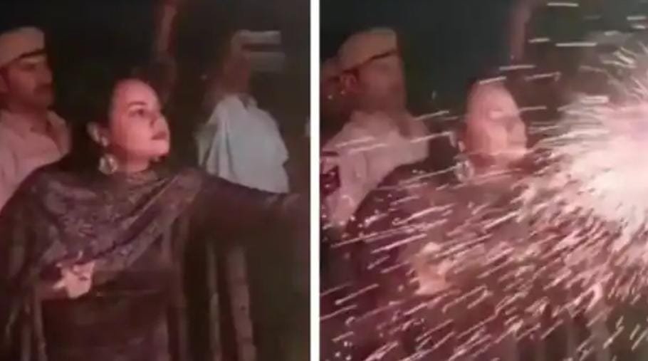 आतिशबाजी कर रहीं कलेक्टर को चिंगारियों ने घेरा, बाल-बाल बचीं