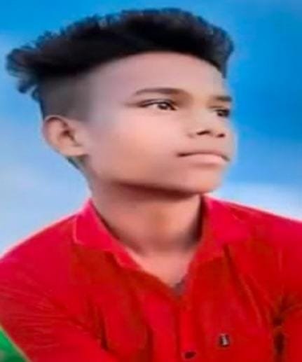 स्टील की गिलास में टाइगर बम डाल ईंट से दबा लगाई आग, धमाके के साथ उड़े परखच्चे, 16 साल के युवक की मौत