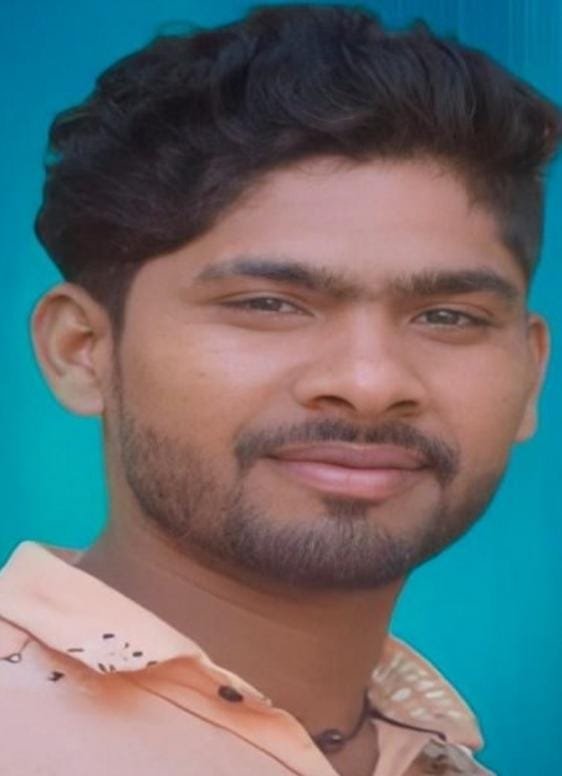 रात भर फंदे में झूलता रहा युवक का शव, परिजनों ने उतारने से रोका, आज तहसीलदार के सामने होगा पंचनामा