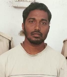 छेड़छाड़ और अश्लील हरकतों पर प्राचार्य गिरफ्तार, कई छात्रा और पालकों ने थाना पहुंच लगाए हैं आरोप छेड़छाड़ और अश्लील हरकतों पर प्राचार्य गिरफ्तार, कई छात्रा और पालकों ने थाना पहुंच लगाए हैं आरोप