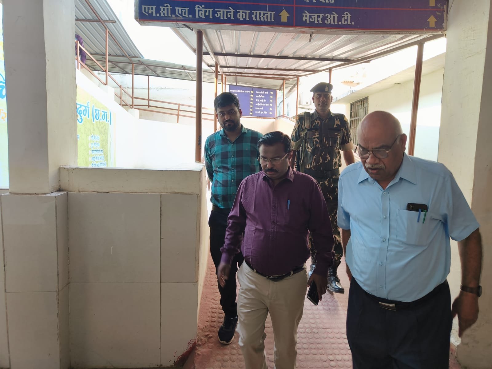 दुर्ग कमिश्नर की बड़ी कार्यवाही, जिला अस्पताल का औचक निरीक्षण, 38 डॉक्टर, 70 नर्स भी रहे अनुपस्थित, थमाया कारण बताओ नोटिस,