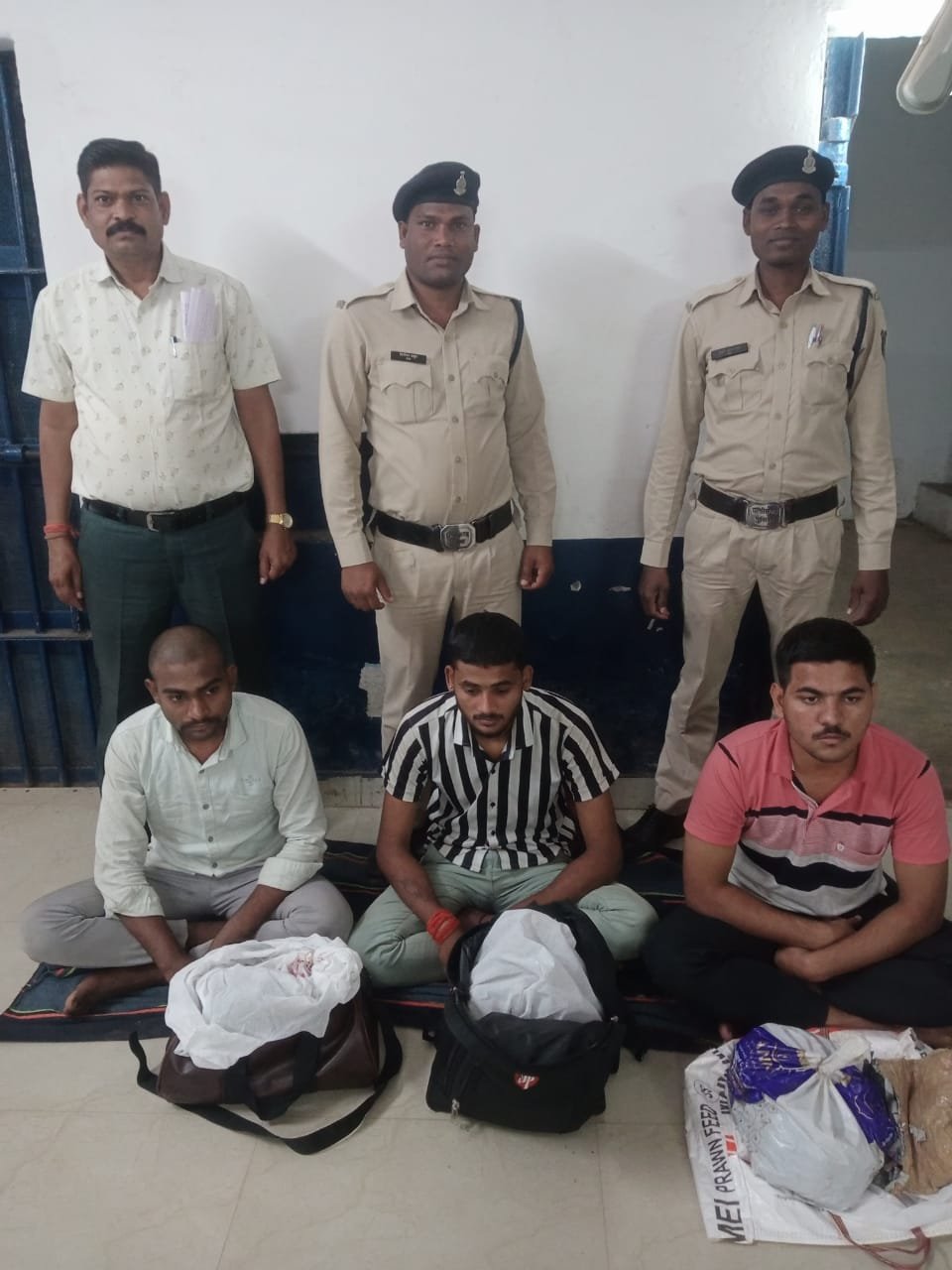 मध्य प्रदेश एवं उत्तर प्रदेश के तीन तस्कर पकड़े गए दुर्ग में, आरोपियों से 60 हजार का 6 किलो गांजा जप्त