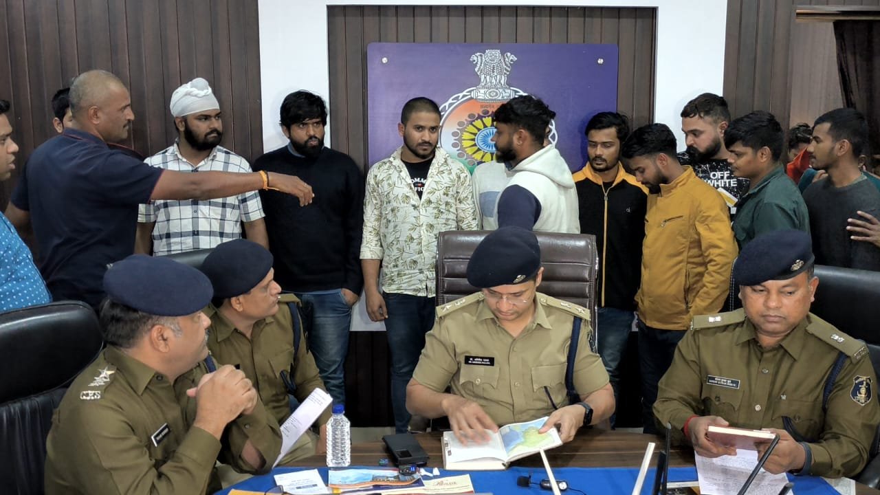 दुर्ग पुलिस की सर्जिकल स्ट्राइक से महादेव , रेड्डी अन्ना  अंबानी ऐप के ऑनलाइन सट्टा कारोबारी थर्राए, दिल्ली से मिली 11 डायरियां खोलेंगी करोडो़ं के अवैध कारोबार का “राज”