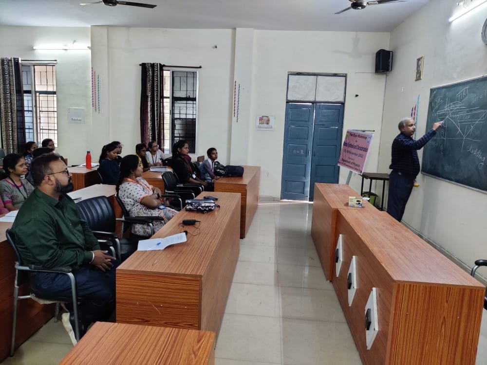 नैनोटेक्नोलॉजी बन रहा है जीवन का आधार: प्रो सिंह,<br>फाइबर ऑप्टिक केबल से जीवन स्तर में सुधार और रोजगार के नए अवसर: प्रो शुक्ला