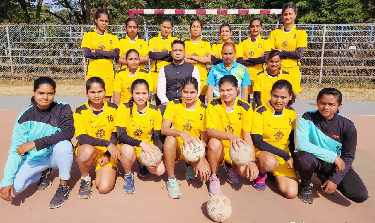 51 बी सीनियर महिला राष्ट्रीय हैंडबॉल प्रतियोगिता में भाग लेने छत्तीसगढ़ राज्य टीम आंध्र प्रदेश रवाना, आज से शुरू होगी स्पर्धा