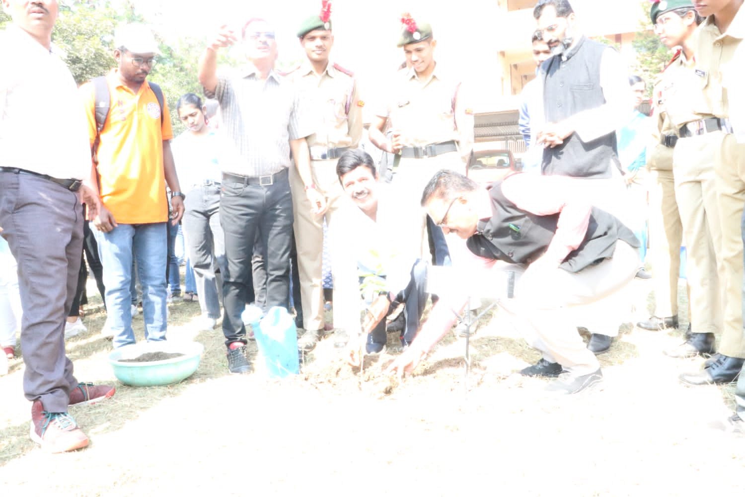 सेंट थॉमस कॉलेज में किया गया पौधारोपण